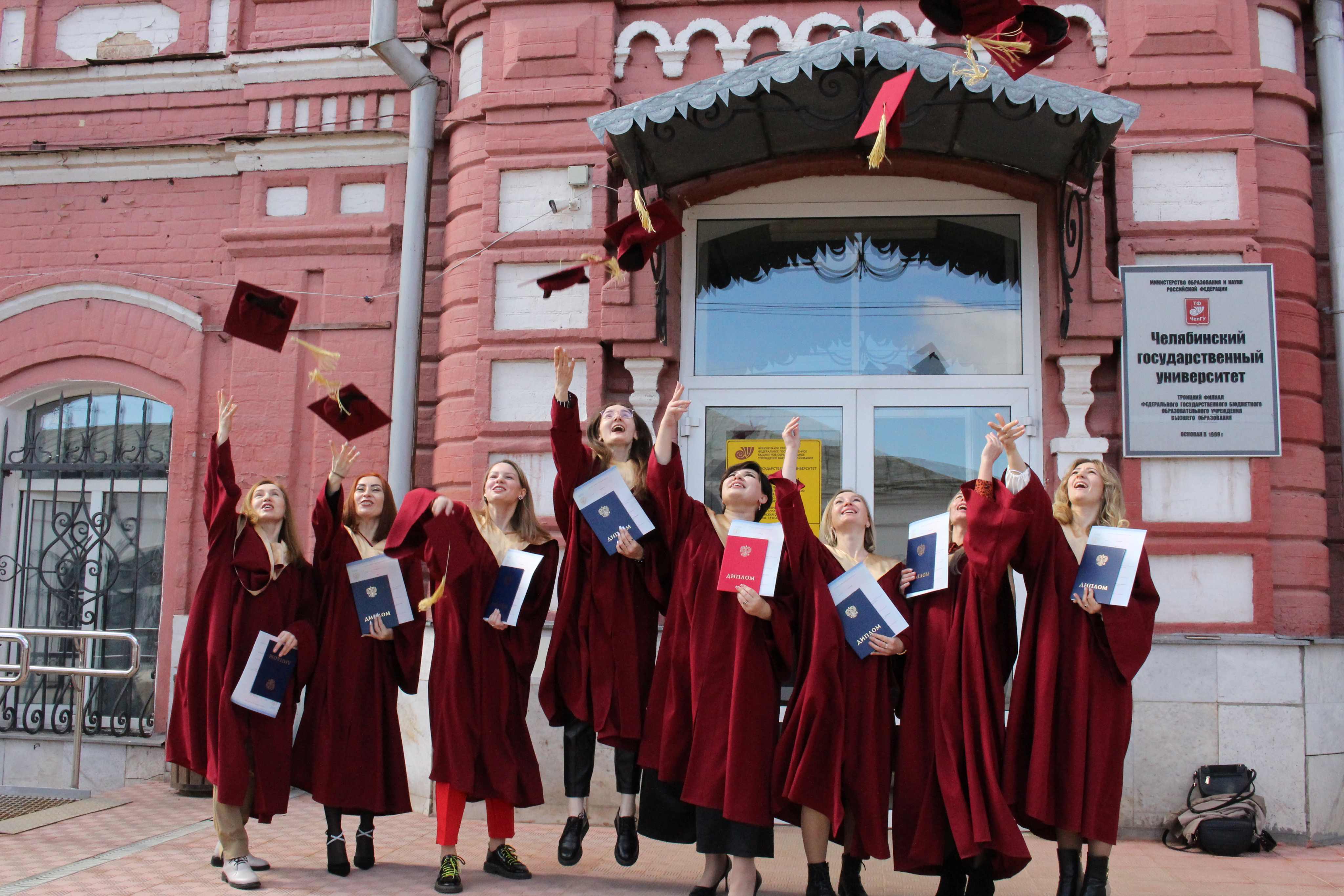 Выпускники